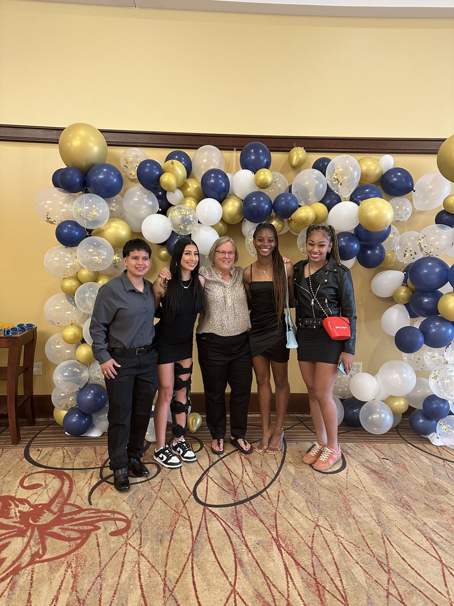 WVUIzzoBrown's tweet photo. Congratulations &amp; fun celebrating @wvuwomenssoccer winning🤩 game of the year 🏆and @jordnbrew brining in the 🏆!! Thank you Blue and Golden Globe awards!!🫶💙 https://t.co/LM0KLiZ9j0