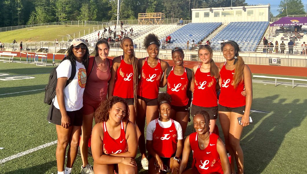 The women of <a href="/LafCo_XCtrack/">LafCo_XCtrack</a> are regional champions! 🏆 Congratulations!!!