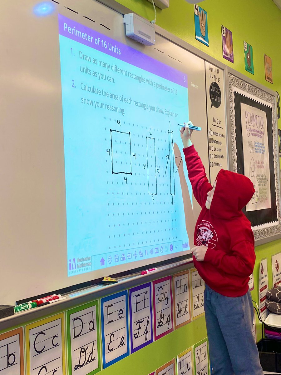 3rdwithMissL's tweet photo. Sharing strategies to draw rectangles with the same perimeter https://t.co/Gg9EclJeJZ
