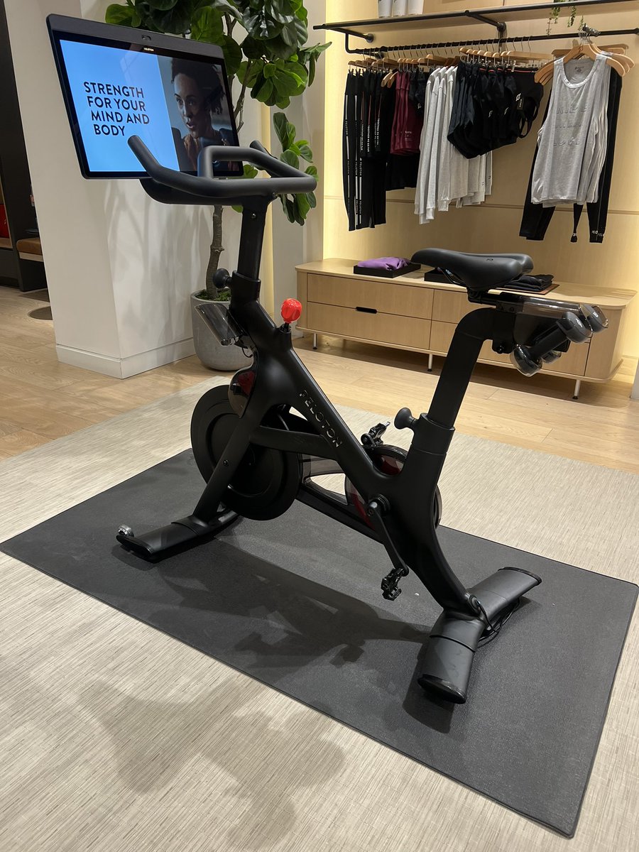 QuisKey's tweet image. Help me choose the perfect Peloton bike! 🚴‍♀️🚴‍♂️ Which one should I get? Any advice? 🤔 #Peloton #FitnessJourney #HelpMeChoose