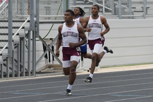 CoachLeviMonty's tweet photo. Hallettsville, Texas, 🇺🇸 

“As iron sharpens iron…” #Family 

@Laynegerke5 @32Dman12 @advosports @mikeforman21 

#PlayMultipleSports #RunTrack #Competition https://t.co/jChRueLrDC