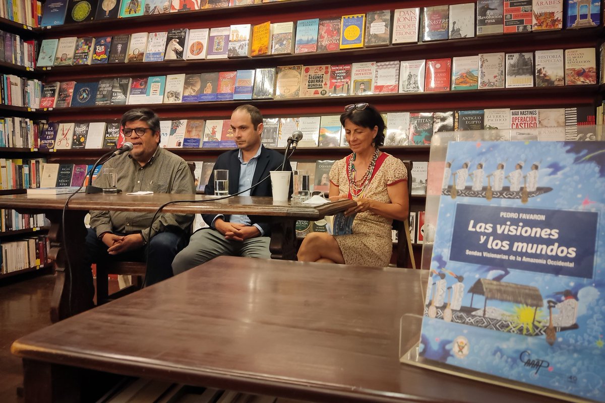 CaaapPeru's tweet photo. #Fotos 🟢 Así se desarrolló la presentación del libro "Las visiones y los mundos: Sendas visionarias de la Amazonía Occidental" de Pedro Favaron. El evento fue organizado por el #CAAAP y Librería El Virrey en Lima 📚. 

Muchas gracias a todos los asistentes por acompañarnos 🙌 https://t.co/8V1nZOcR2H