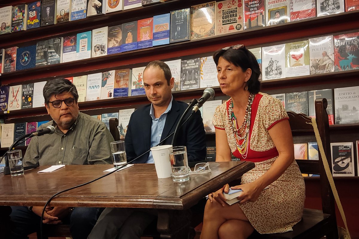 CaaapPeru's tweet photo. #Fotos 🟢 Así se desarrolló la presentación del libro "Las visiones y los mundos: Sendas visionarias de la Amazonía Occidental" de Pedro Favaron. El evento fue organizado por el #CAAAP y Librería El Virrey en Lima 📚. 

Muchas gracias a todos los asistentes por acompañarnos 🙌 https://t.co/8V1nZOcR2H