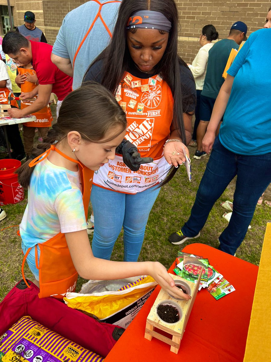 miranda_mike91's tweet image. We had the pleasure of hosting our Kids Workshop for the students of Lilian Elementary school! #Teamdepot #kidsworkshop #MISD #AISD giving back and investing in our community is what I love about this company! @L_Butler09 @vantasticD151 @RushClay @HomeDepotD151