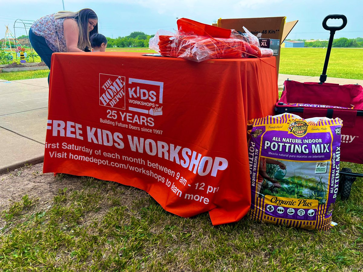 miranda_mike91's tweet image. We had the pleasure of hosting our Kids Workshop for the students of Lilian Elementary school! #Teamdepot #kidsworkshop #MISD #AISD giving back and investing in our community is what I love about this company! @L_Butler09 @vantasticD151 @RushClay @HomeDepotD151
