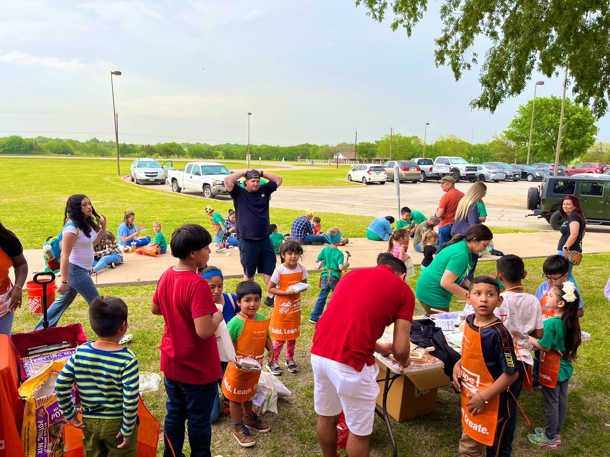 miranda_mike91's tweet image. We had the pleasure of hosting our Kids Workshop for the students of Lilian Elementary school! #Teamdepot #kidsworkshop #MISD #AISD giving back and investing in our community is what I love about this company! @L_Butler09 @vantasticD151 @RushClay @HomeDepotD151