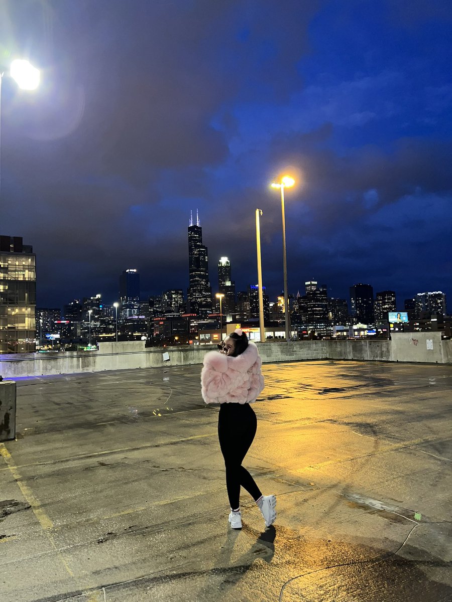 KIKI THE SNACK on Twitter: "Chicago I’m inside of you 🌃"