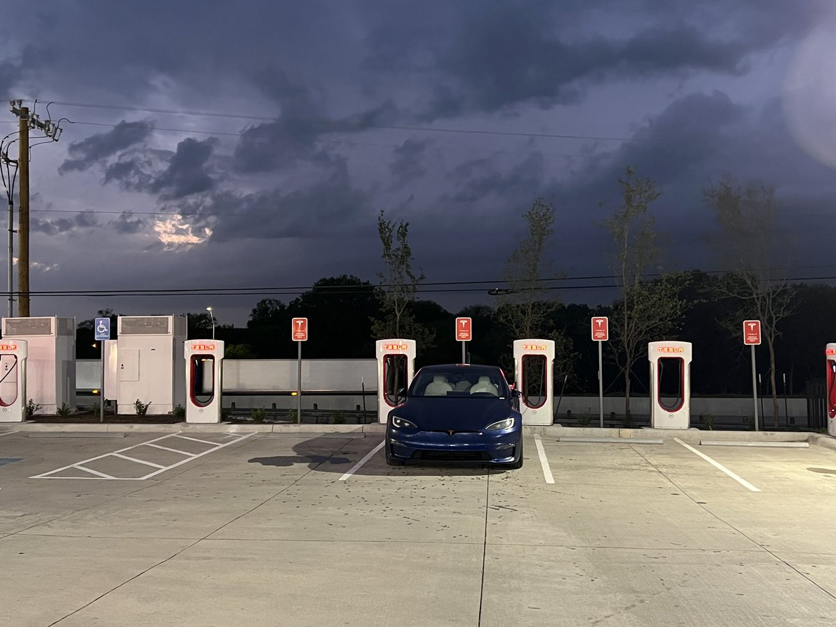PlaidSyrup's tweet photo. Red Oak, TX. Time to charge. https://t.co/RImeedGzBA