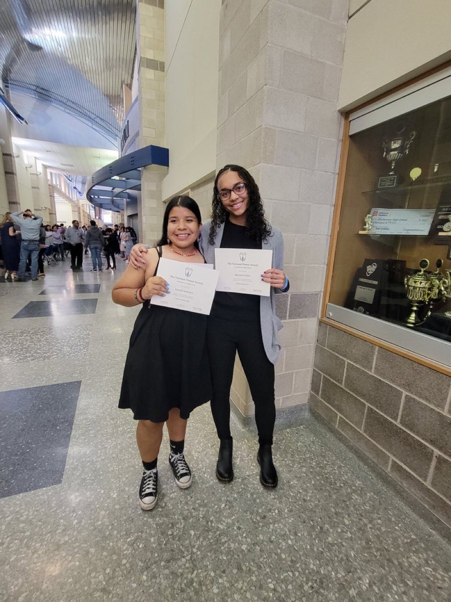 KernellRaylen's tweet photo. National honor society 🤩
#StudentAthlete 
@SouthmooreWBB @OklahomaAces25 @OklahomaAcesGBB https://t.co/YlO2SmOLBQ