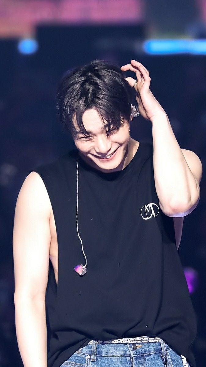fairychaky's tweet photo. i'm always gonna look at the sky and see the stars and remember you, i'm gonna always listen to songs that were always so meanful to me and think about you, i'm gonna always remember abt your smile, your precious little eye smile the most that can make everyone smile with you <3 https://t.co/2fs2JTP4Lg