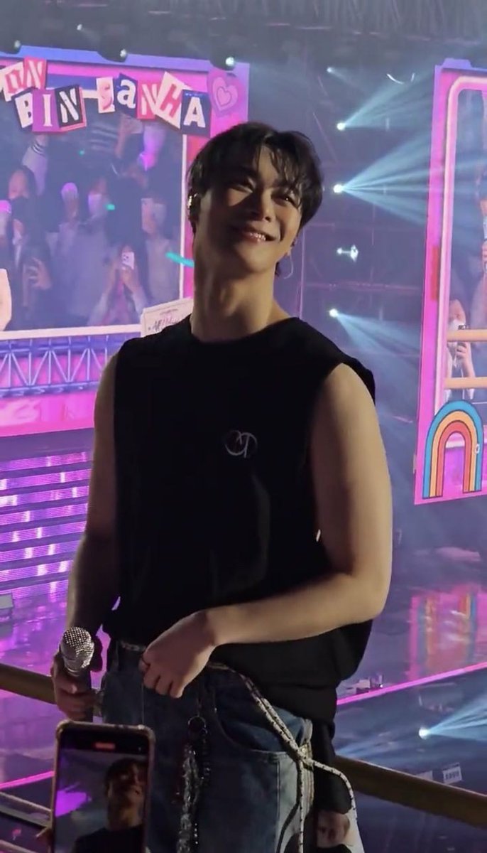 fairychaky's tweet photo. i'm always gonna look at the sky and see the stars and remember you, i'm gonna always listen to songs that were always so meanful to me and think about you, i'm gonna always remember abt your smile, your precious little eye smile the most that can make everyone smile with you <3 https://t.co/2fs2JTP4Lg