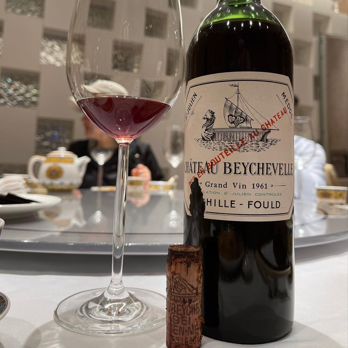 Ch Beychevelle 1961, evocative and captivating aroma, dried tobacco, earthy herbs; smooth and lively on the palate with flavors of ripe fruit, olives, soy and pickled vegetables; delicious and elegant finish; this has a lot of life left in it。@Ch Beychevelle