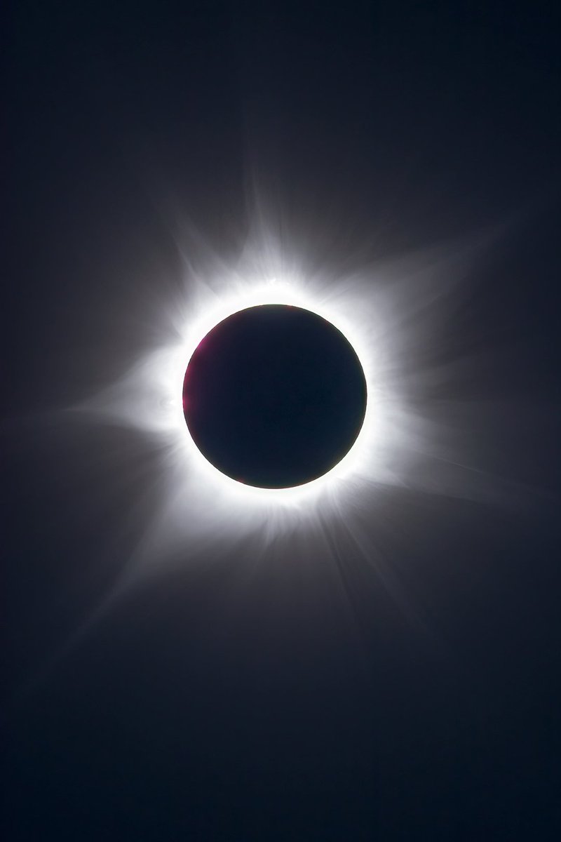 TaraMoonHunter's tweet photo. 20 April 2023 Total Solar Eclipse from Exmouth, Western Australia. INCREDIBLE! #NingalooEclipse #ExmouthEclipse #SolarEclipse2023 #SolarEclipse #Eclipse #TotalEclipse #totalsolareclipse https://t.co/L8pCJfJbBs