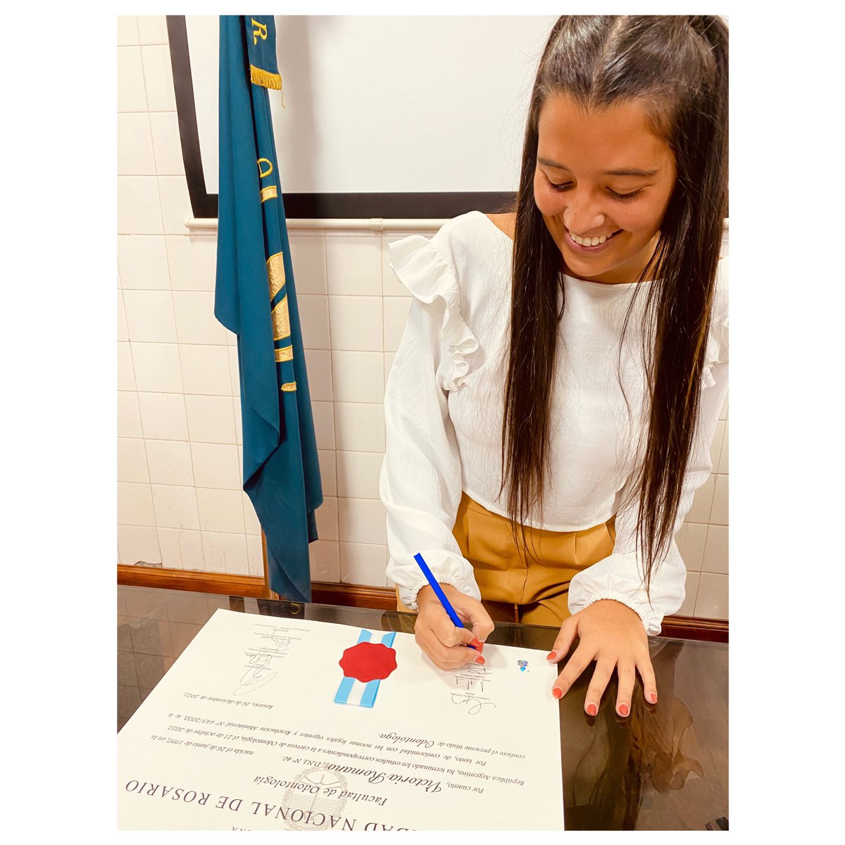 VickiRomano's tweet photo. Legalmente Od.🦷👩🏾‍🎓✨ https://t.co/G6PFEbFcd8