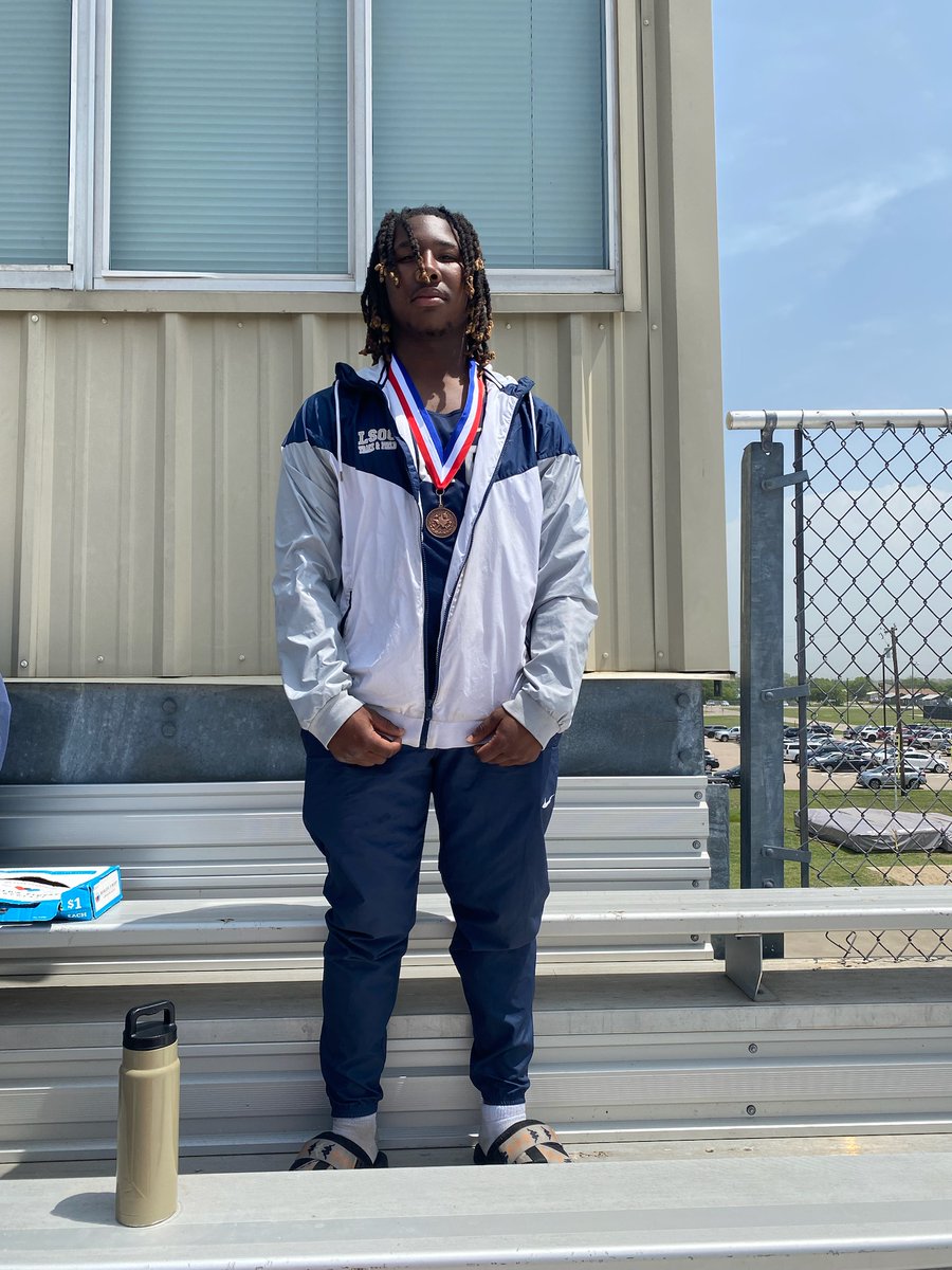 LSOCTrackField's tweet image. Darrell Davis places 3rd in the discus throw with a PR of 120' 3"!! He moves on to the regional meet! Congratulations!!