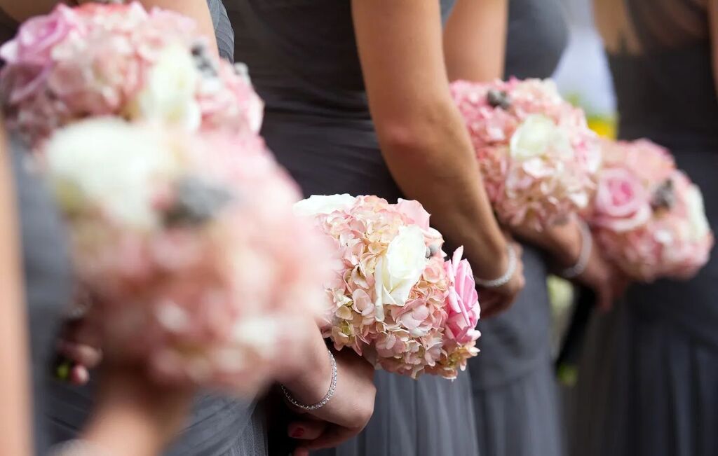 GraciousEvents's tweet photo. Pretty pink petals! 💗⁠
#WeddingInspo #BlushBrides #PrettyInPink⁠
⁠
Photography @nikkiphotos⁠
Venue @charleshotel⁠
Event Rentals: @peakeventservices⁠
⁠Floral Design @flouer_specialtyevents⁠
Lighting #bostonuplights⁠
⁠ https://t.co/AKFIYZOCRd https://t.co/kfKED3sUBS