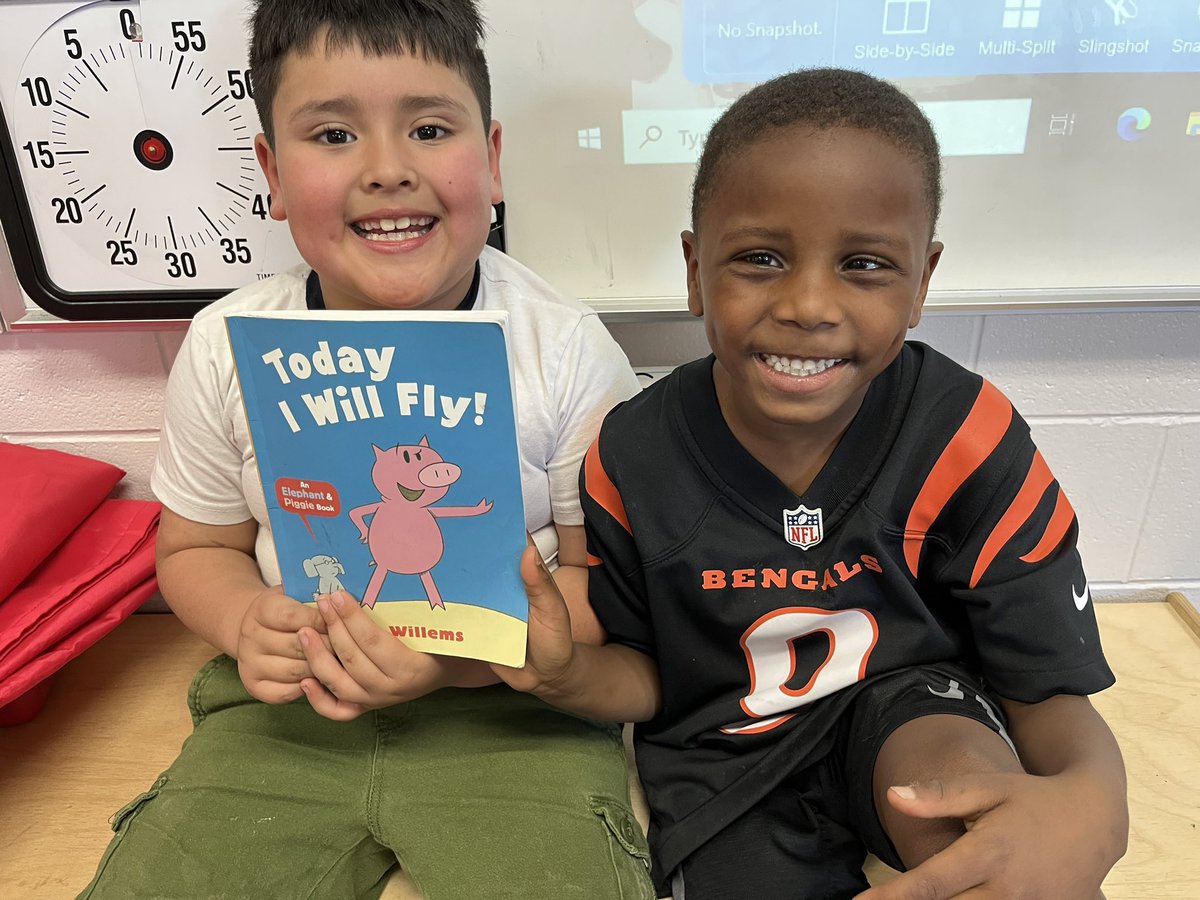 Maria_KimeK's tweet photo. Recently a student asked to be a Mystery Reader.  I said "of course"!  A great idea that was quickly trending in our class! :) Check out these confident Kindergarten Readers! So proud of them! #HECSmagic   @HeritageECS https://t.co/vPzbKUXZsD