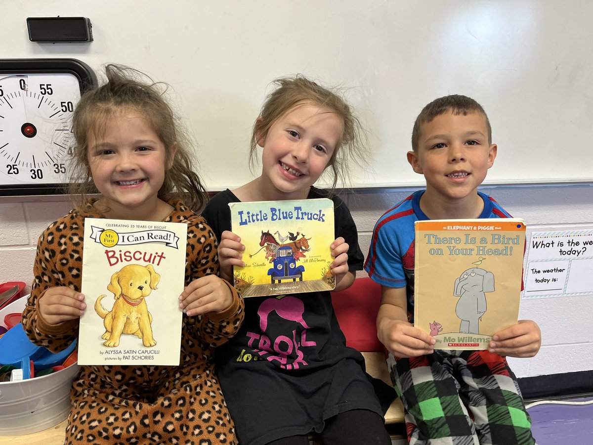 Maria_KimeK's tweet photo. Recently a student asked to be a Mystery Reader.  I said "of course"!  A great idea that was quickly trending in our class! :) Check out these confident Kindergarten Readers! So proud of them! #HECSmagic   @HeritageECS https://t.co/vPzbKUXZsD