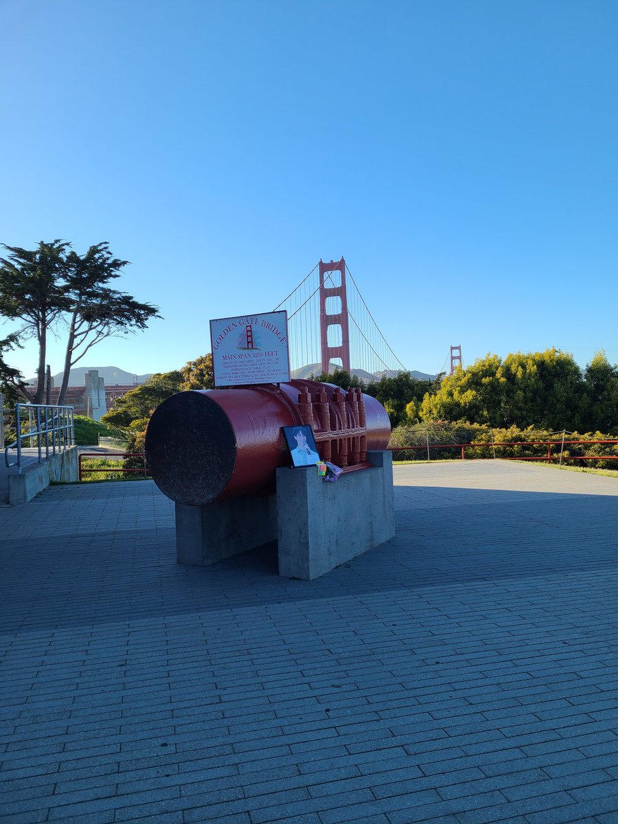 KpopBayArea's tweet photo. Better shot of where Moonbin is at the GGB South parking Zone 💜 https://t.co/3Yp9HdwqC3