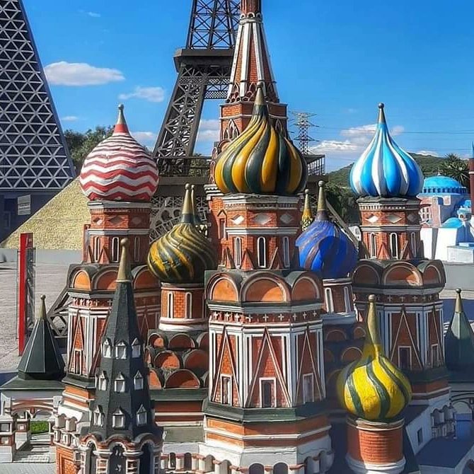 Conoce en un mismo lugar Maravillas del Mundo y monumentos emblemáticos de distintos países. Todo sin salir de México y gratis. 

Conoce Mini Mundos y aprovecha para hacerte fotos divertidas

Mar a dom 9:00 a 18:00
Huertas 171, Tequexquinahuacrivera del Bosque, Tlalnepantla