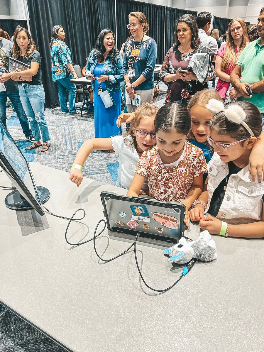 MrsKDuke's tweet photo. My big first grader presented at the CFISD Ed Tech Conference tonight! It was so fun getting to see what all these kids have learned! #matzkeproud #cfisdEdTech https://t.co/R0qvvWbH5L