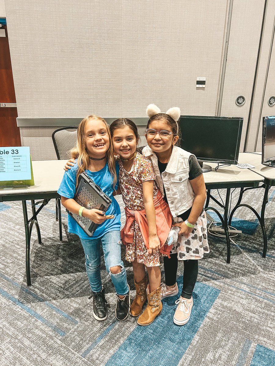 MrsKDuke's tweet photo. My big first grader presented at the CFISD Ed Tech Conference tonight! It was so fun getting to see what all these kids have learned! #matzkeproud #cfisdEdTech https://t.co/R0qvvWbH5L