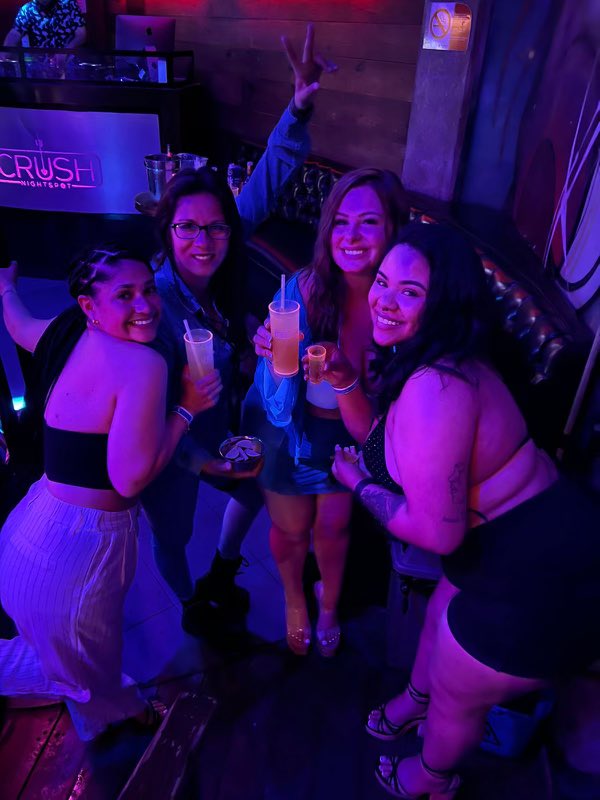 mbj907's tweet photo. Progressively got drunker in each photo https://t.co/1W6dkye16Z