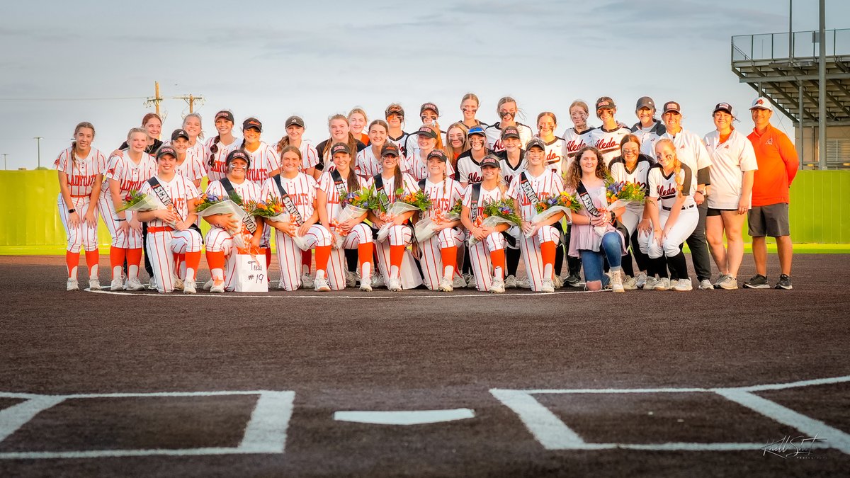 LadycatSoftbal1's tweet photo. We're so lucky to live in this amazing community that LOVES its Ladycats! 🧡🖤 Thank you to everyone who showed up last night to honor this amazing senior class! We are grateful for the impact the #classof2023 has made on our program! #ladycatsoftball #playfortheA 📷: @khill_shot https://t.co/aiDbZs5NUm
