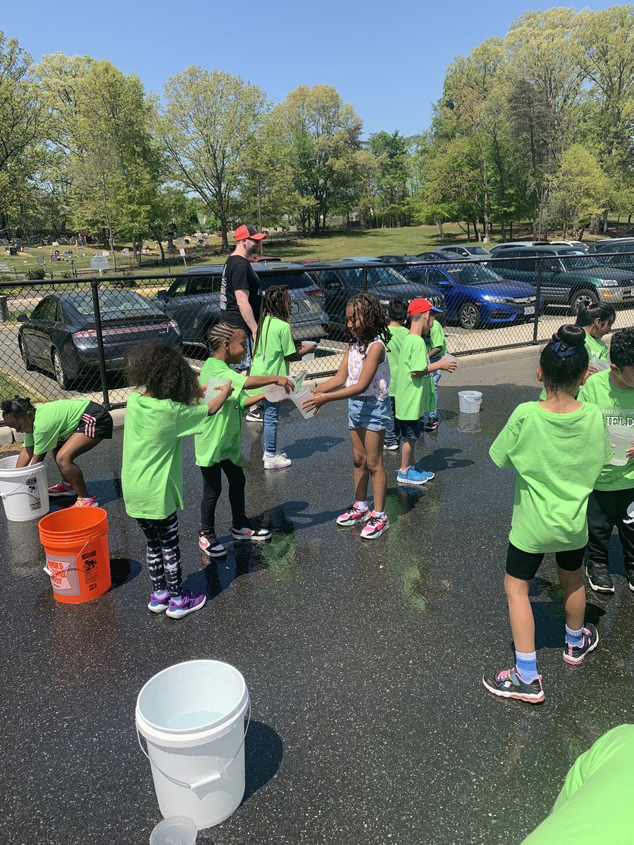 mcubb's tweet photo. Such a great field day! 😎☀️@DumfriesES https://t.co/NsVV1TghVg
