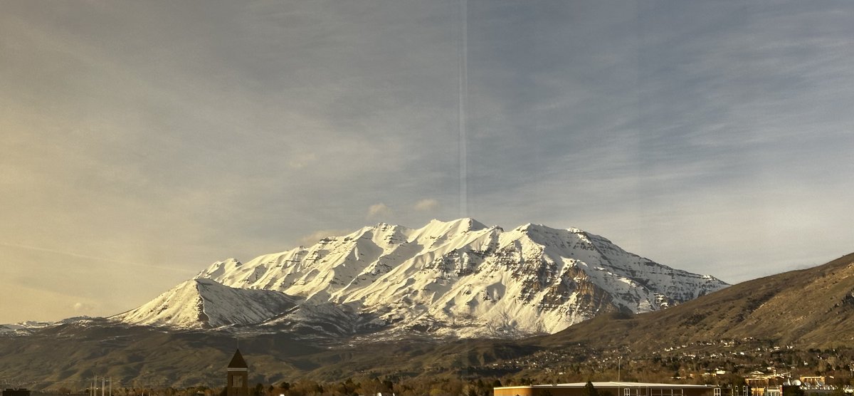 Had a great day visiting @BYU political science. I felt bad for being continually distracted by their department's amazing mountain views. Thank you @EthanBusby & @mbarber83 for the invite and great feedback!