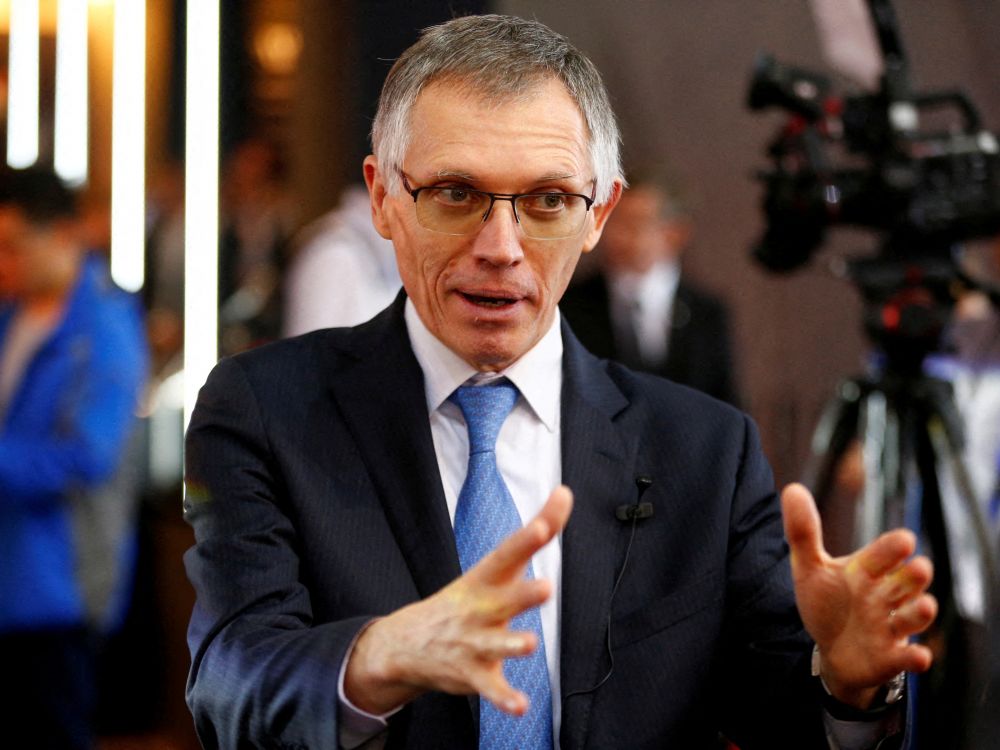 Loris_Dalleau's tweet photo. [THREAD]
Une question que de nombreux investisseurs peuvent se poser : pourquoi le cours de bourse est-il autant suivi par les entreprises ? 
Quelles sont les conséquences de celui-ci sur l’entreprise ? 
C'est ce que nous allons voir dans ce Thread 👇