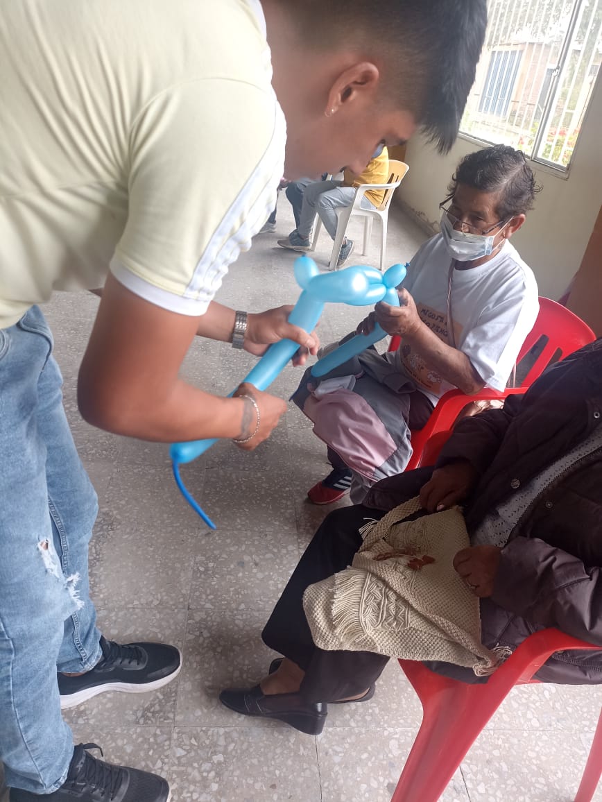 Trabajar con estas personas es gratificante, simplemente son felices por el tiempo que uno les brinda, no solo son actividades lúdicas, también aprender a escucharlos y generarles un espacio de felicidad. 💙