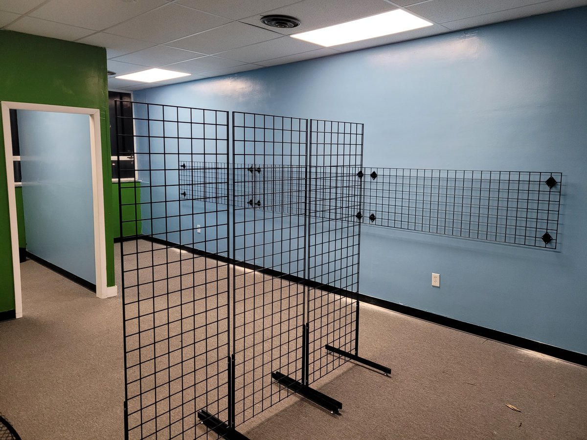qcdgcincy's tweet photo. It is coming together.

#discgolf #queencitydiscgolf #setupshop https://t.co/Cn155QD6Y8