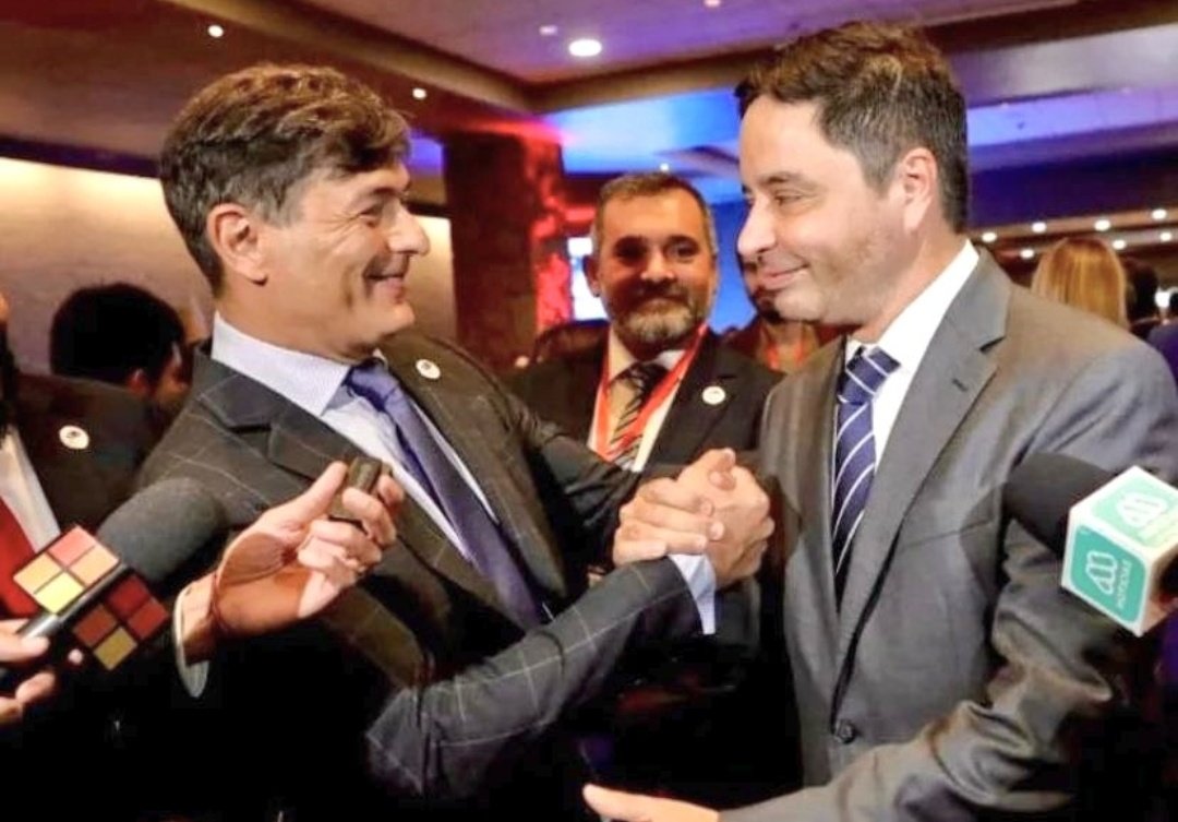 chile_espanol's tweet photo. Fotos del día: Cuál prefieres? 
Foto 1 haz rt 
Foto 2 no hagas nada. https://t.co/iQ5JZwHBSC