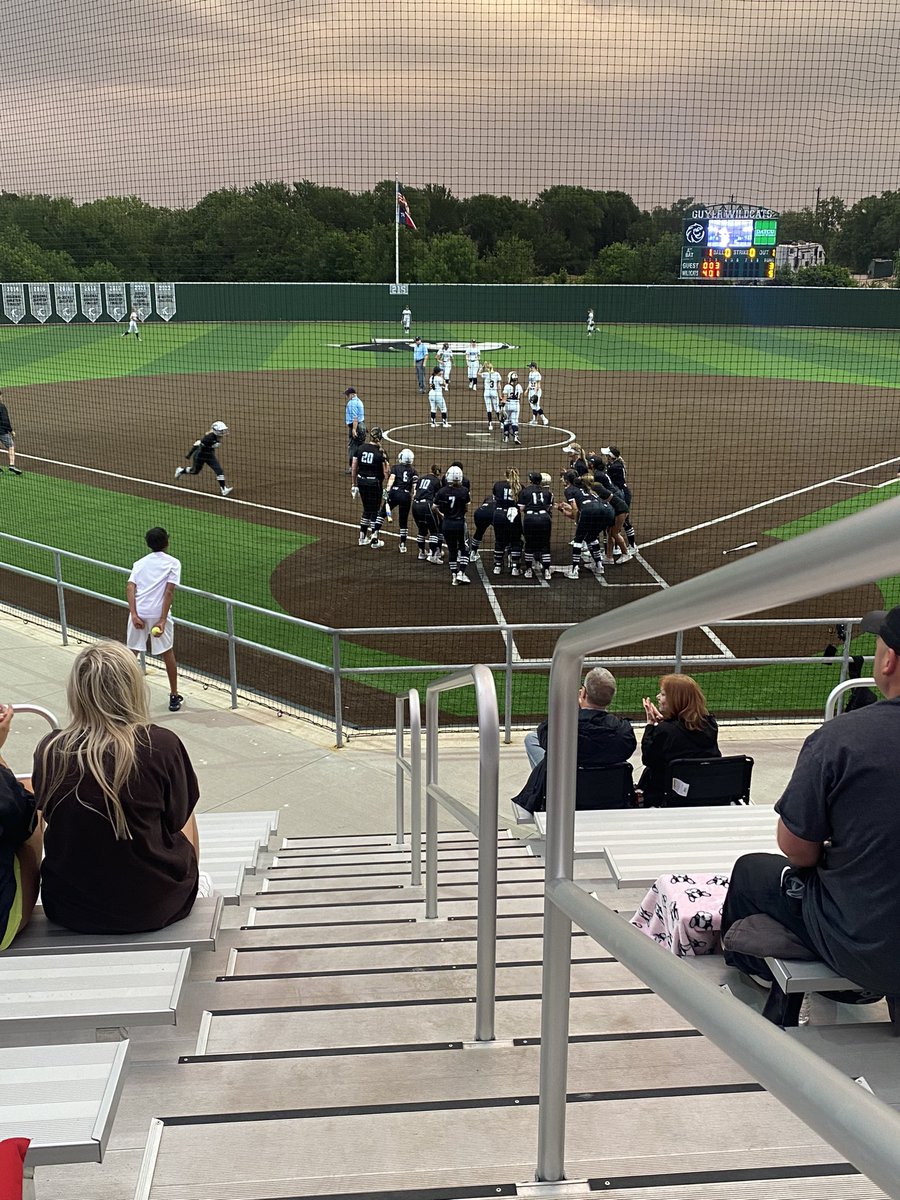 jakelindy2021's tweet image. 🚨 BOMBS AWAY 🚨

@AveryJefferson_ sends a no doubter over the centerfield wall on senior night!

This summer with @AFSBALL is going to be a fun one!

#AFStrong #suckless #softball