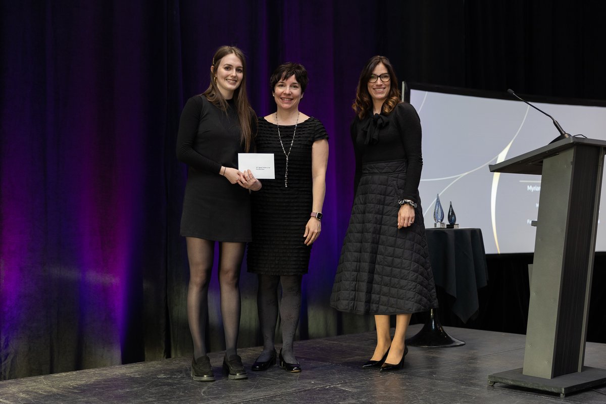 pharmaciensAPES's tweet photo. C'est avec un immense plaisir et un grand honneur que nous vous présentons les lauréats des prix d'excellence 2023, qui soulignent le travail exceptionnel et les efforts considérables des membres de l'A.P.E.S. 👏👏👏
#gfapes #PartenairesDansLeProgres
📷 @etienneboisvertphoto https://t.co/3WnWYrAgcG