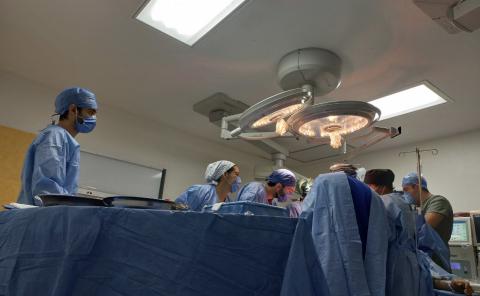 HospitalCivil's tweet photo. Se concretó una donación renal, este jueves 20 de abril, en el Antiguo @HospitalCivil  de #Guadalajara “Fray Antonio Alcalde”, gracias a la cual se benefició a un paciente con un trasplante de riñón.

Clic aquí: https://t.co/KWiJVU2Wts https://t.co/AgzRsEde7S