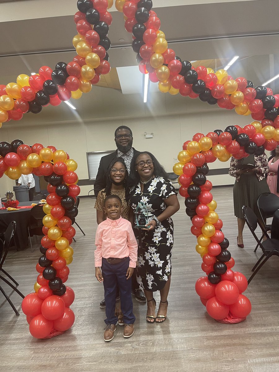 ShantaMackey1's tweet photo. I’m extremely proud of @Dbeecham00 and @TerriHarrisPFL!!I’m even more honored to have been chosen to not only work with them but to also get to know them. Keep empowering others ❤️🤘🏽 @EdLeaderHK @plummer_strong https://t.co/EumZV2AKbZ