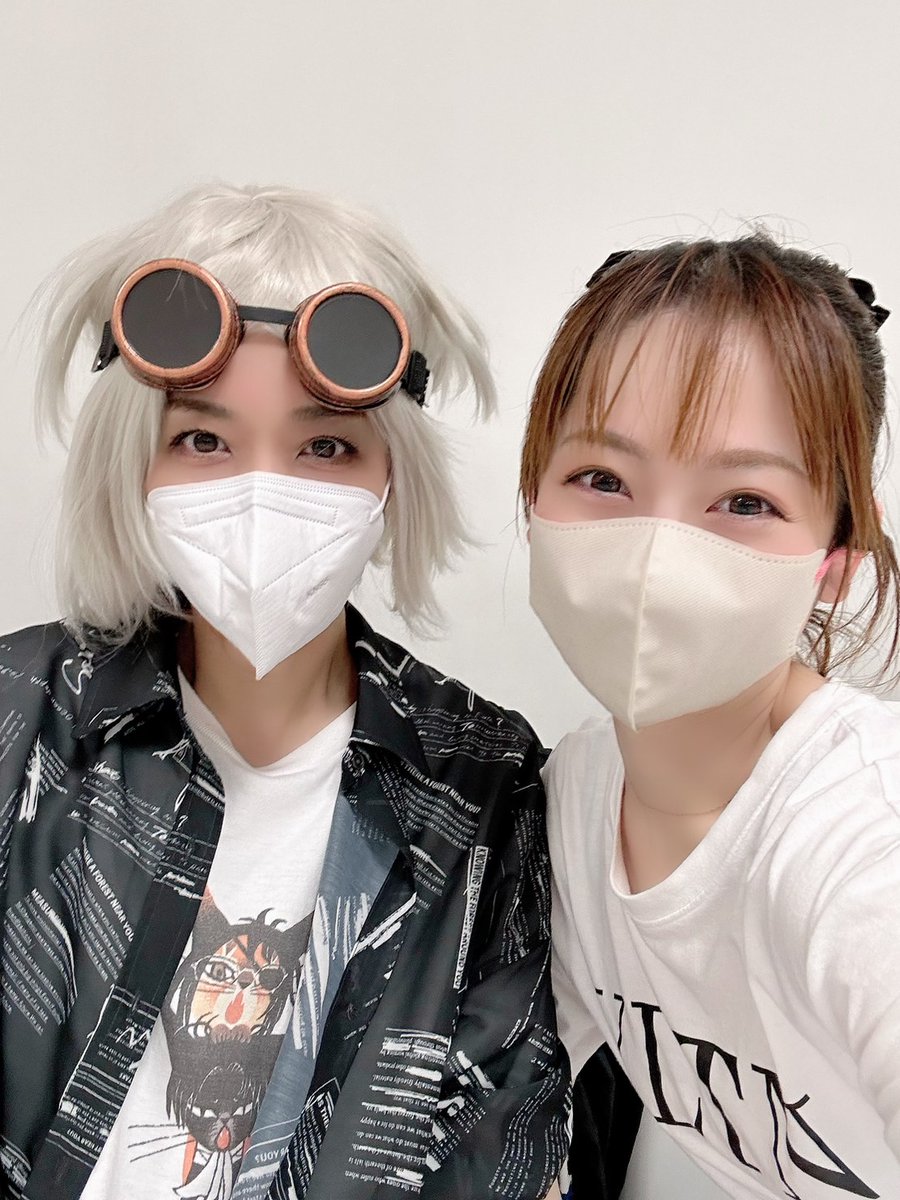 HirokaTsubaki's tweet photo. 出番準備中をずっと撮り続ける小雪ちゃん（紫乃小雪）🤣

#日輪のゆくえ
#アレキサンドライト https://t.co/jTQkrQMsWW