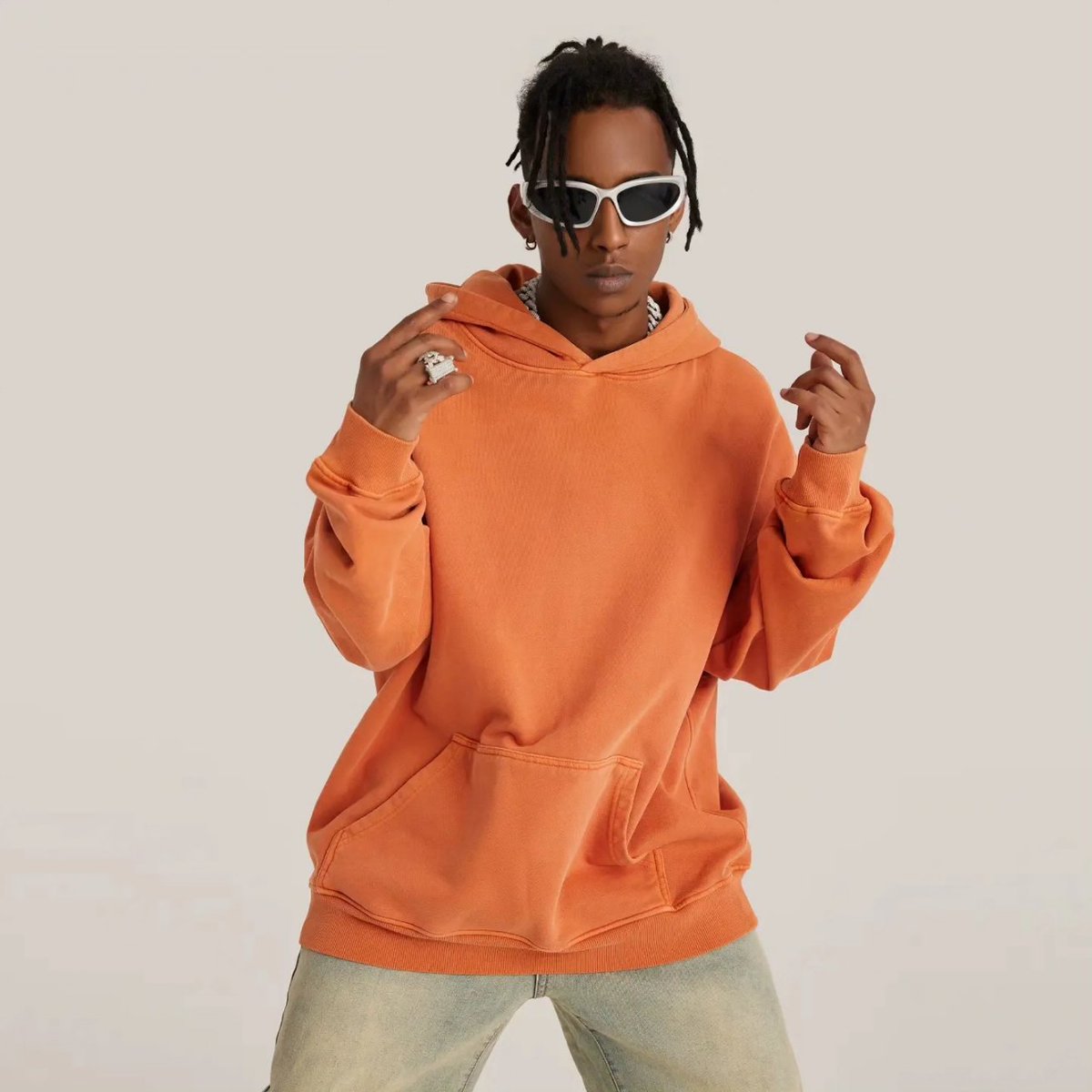 BARICIOFFICIAL's tweet photo. Hoodies will be available soon. #minimalism #worldwide #international #streetstyle #streetfashion #womenswear #mensfashion #femme #barneys #hypebeast #modernsnobiety #quality #minimalmovement #hypebeast #highfashion #atelier #asethetic #endclothing #ssense #farfetch https://t.co/d10JcnwOmD