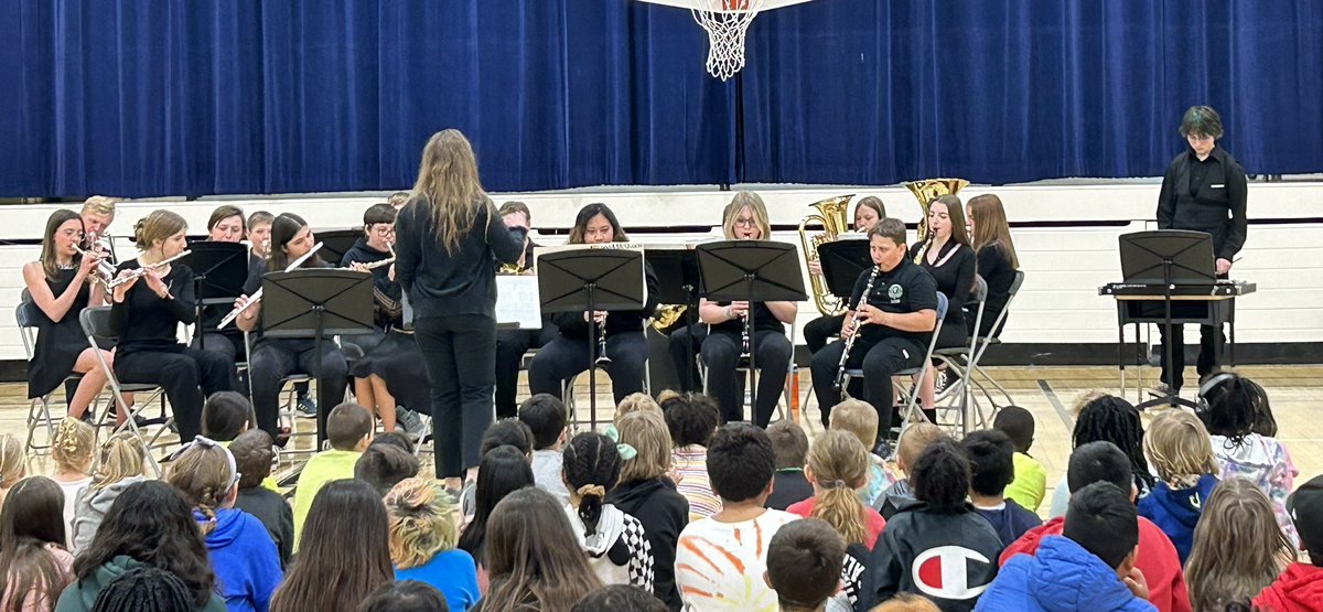 s_heffer's tweet photo. @langdon_school The grade8/9 band had a quick trip to Edmonton and had the chance to work with a professor from U of A and performed for Thorncliff Elementary.  They were awesome Langdon ambassadors and rocked some Queen and Elton John! Way to go! #rvsed https://t.co/PW6QZaVLJc