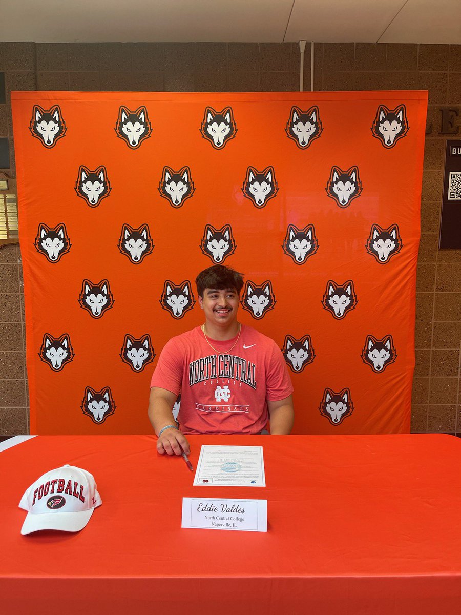 EddieValdes_24's tweet photo. Officially signed! All glory to god!! #AGTG #GoCards🔴⚫️ https://t.co/JapDChxlrJ