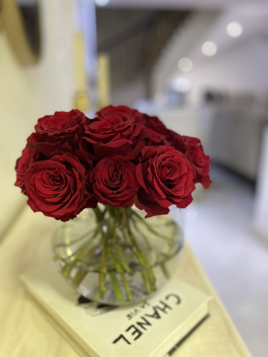 وأقْبَلَ العيدُ بالأفرَاحِ مُنتَشيًا
يا فَرْحَةَ العِيْدِ زُوْري كُلَّ أحْبَابِي"
 كل عام وانتم ب الف خير..♥️ #عيد_مبارك