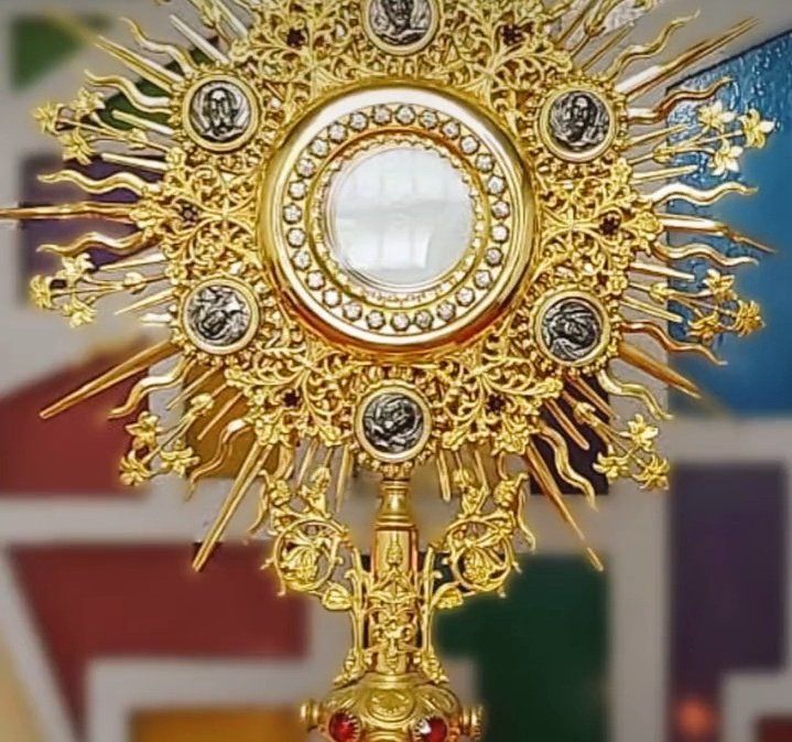 Alabado sea el Santísimo Sacramento del Altar