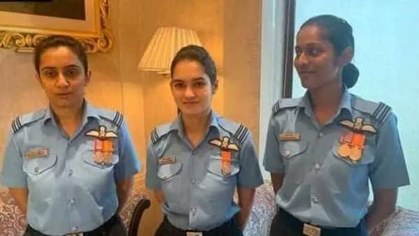ErikSolheim's tweet photo. Bravo India 🇮🇳

At 15%, India has highest number of female pilots in the world.

https://t.co/GvmBFQH5DP https://t.co/3I7ss4yE5I