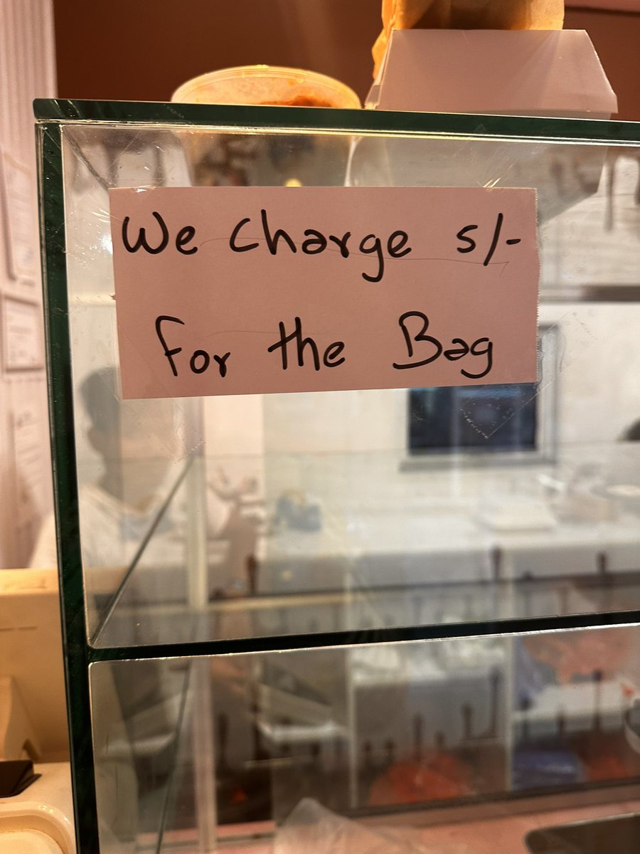 Svvytypy's tweet photo. @mysticaish @anuahsa @MoEnvmv This is Go Donut in BuruzuMagu. They are charging 5/- for a blue small plastic  bag!!!!!!!! https://t.co/PxCyUi0GwK