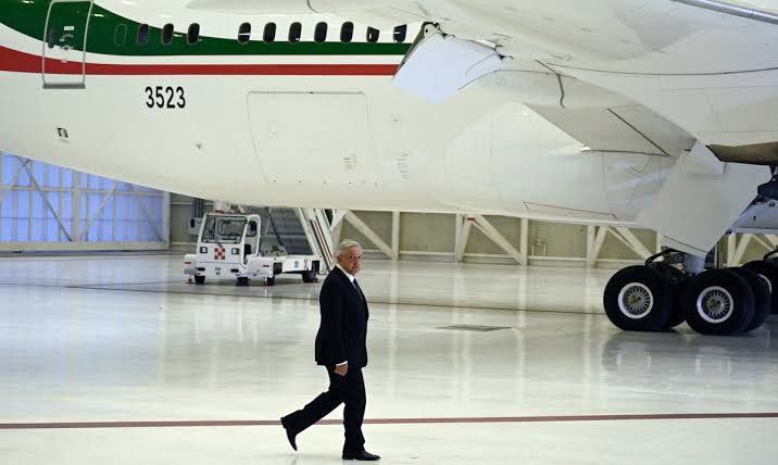11rbolivar's tweet photo. Nos informa el presidente @lopezobrador_  que con la venta del avión presidencial se financiará la construcción de 2 hospitales: uno en Oaxaca y uno más en Guerrero. Queda demostrado que este es un gobierno que trabaja por los mexicanos.

1/2 https://t.co/enLK4YtxYi