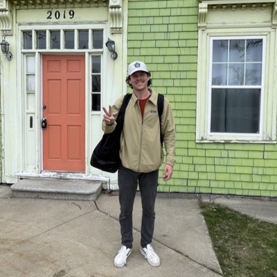 PukeLarkin's tweet photo. Got hacked but we back #goleafs #NewProfilePic https://t.co/WnwVUS0Zfj