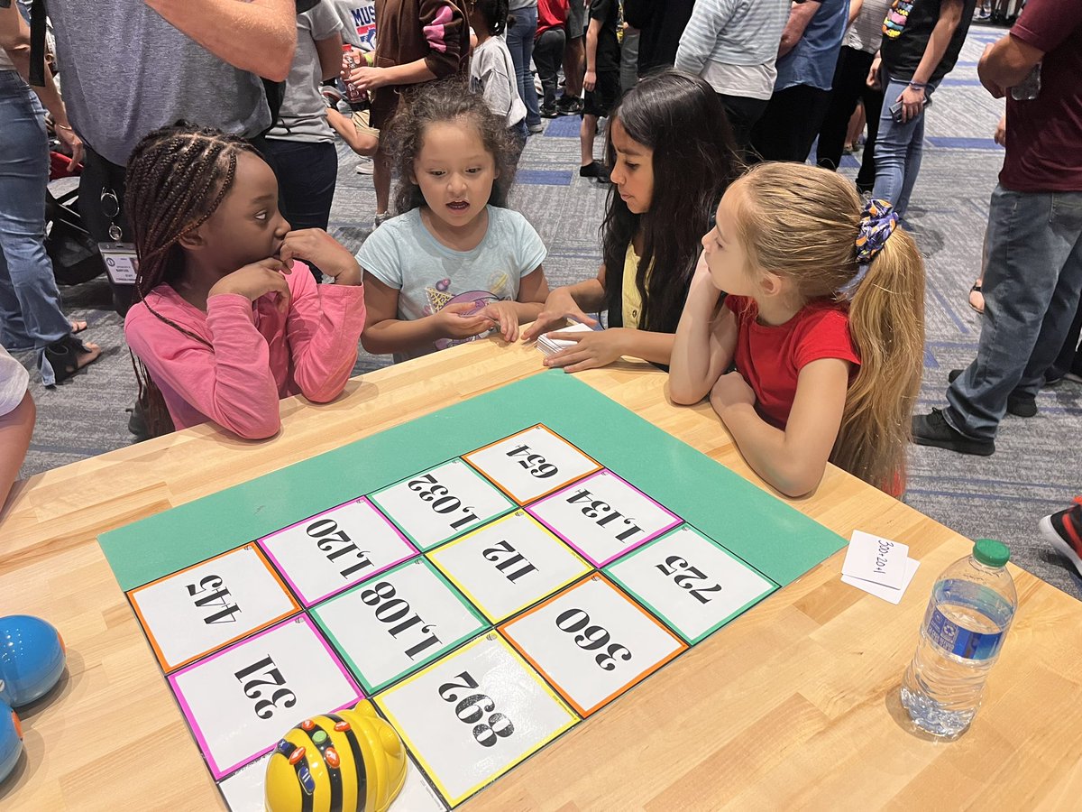 msayersclass's tweet photo. WOW I AM SO PROUD OF THESE GIRLS! We had so much fun at the #cfisdedtech tonight! We loved presenting about coding with Dash and Beebots! #BeAHooverHero #CFISDSpirit #BringingOutTheBest @HooverCFISD @CyFairISD https://t.co/6Y4xwQPW5p