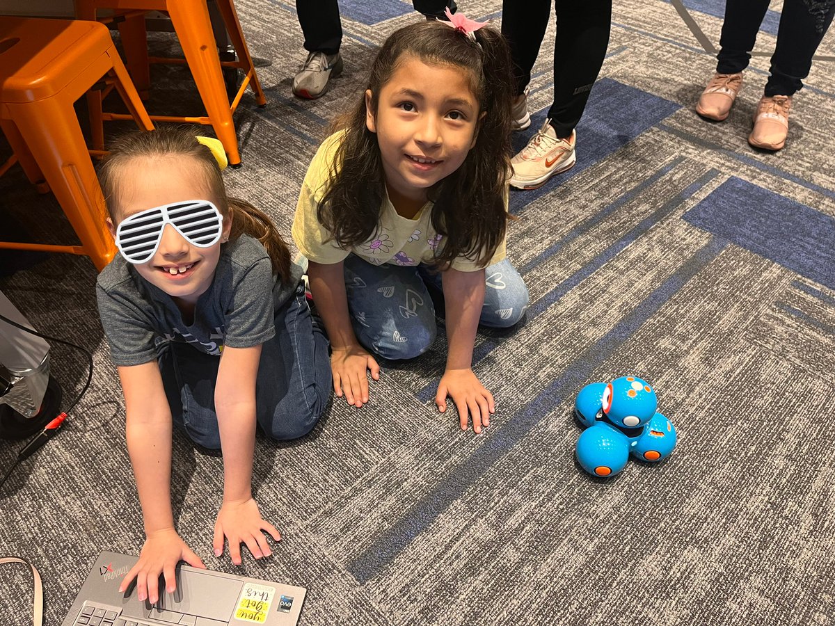 msayersclass's tweet photo. WOW I AM SO PROUD OF THESE GIRLS! We had so much fun at the #cfisdedtech tonight! We loved presenting about coding with Dash and Beebots! #BeAHooverHero #CFISDSpirit #BringingOutTheBest @HooverCFISD @CyFairISD https://t.co/6Y4xwQPW5p